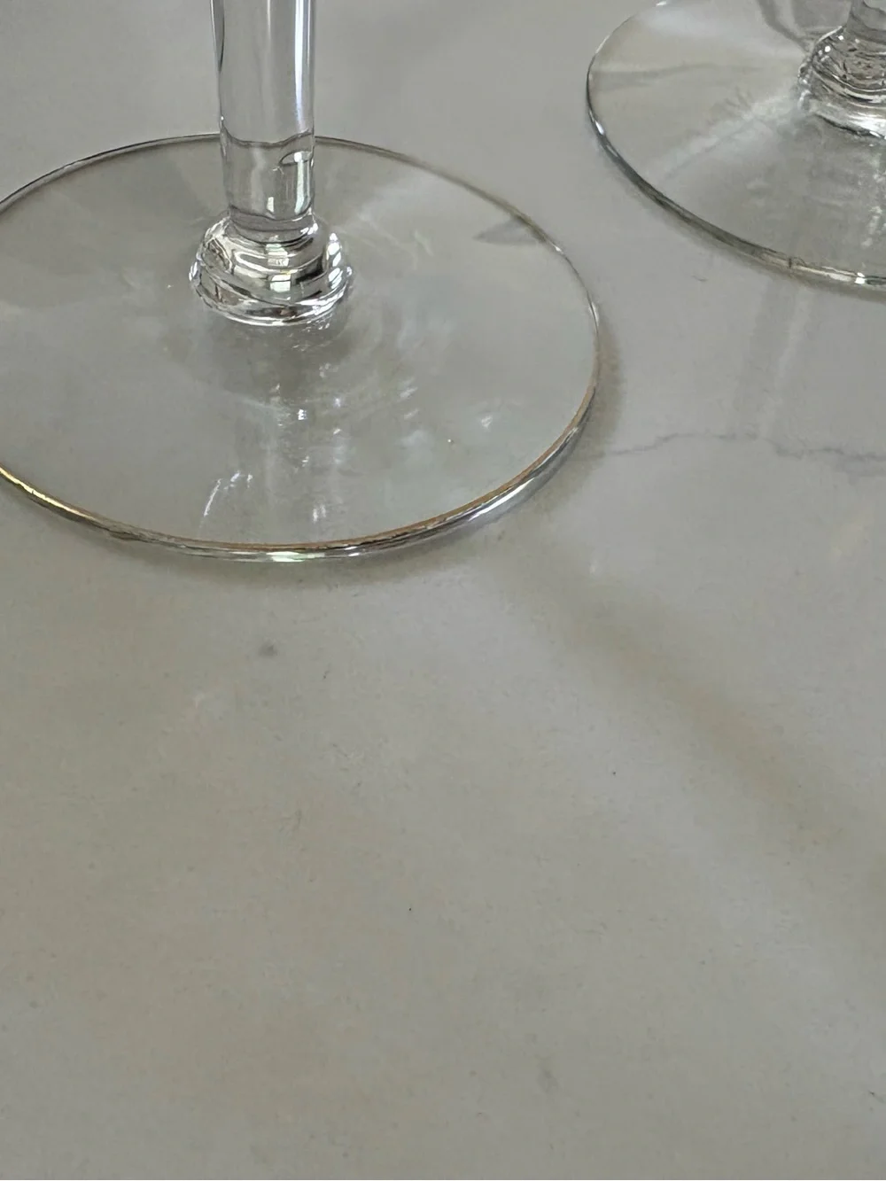 Elegant Clear Wine Glasses with Metallic Gold Band – Set of 7